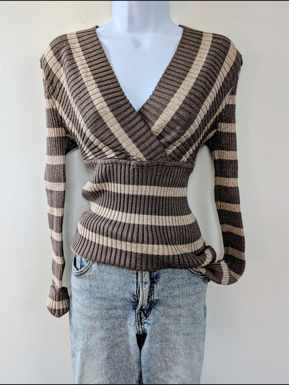 Fitted Striped V-Neck Ribbed Waist Sweater - Brown/Cream